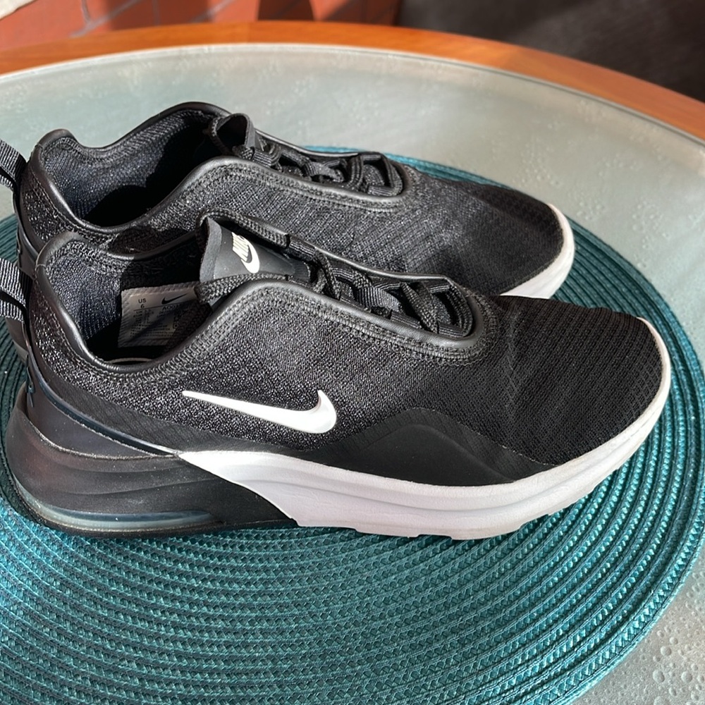 Nike AIR MAX Black and White Sneakers size 6. EUC - Picture 3 of 5